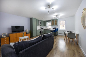 Deluxe 3BR, Free Parking, near Town Center